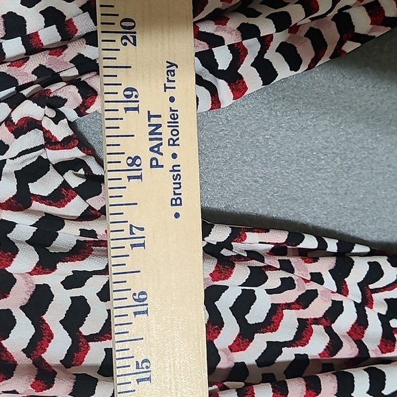 LIZ CLAIBORNE Women's V-Neck Long Sleeve Geometric Print Blouse - Size Large - Picture 6 of 6